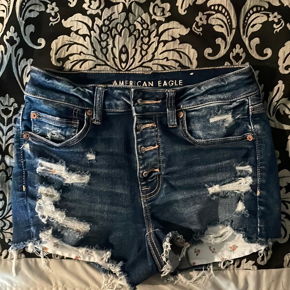 American Eagle distressed shorts. Perfect for summer!